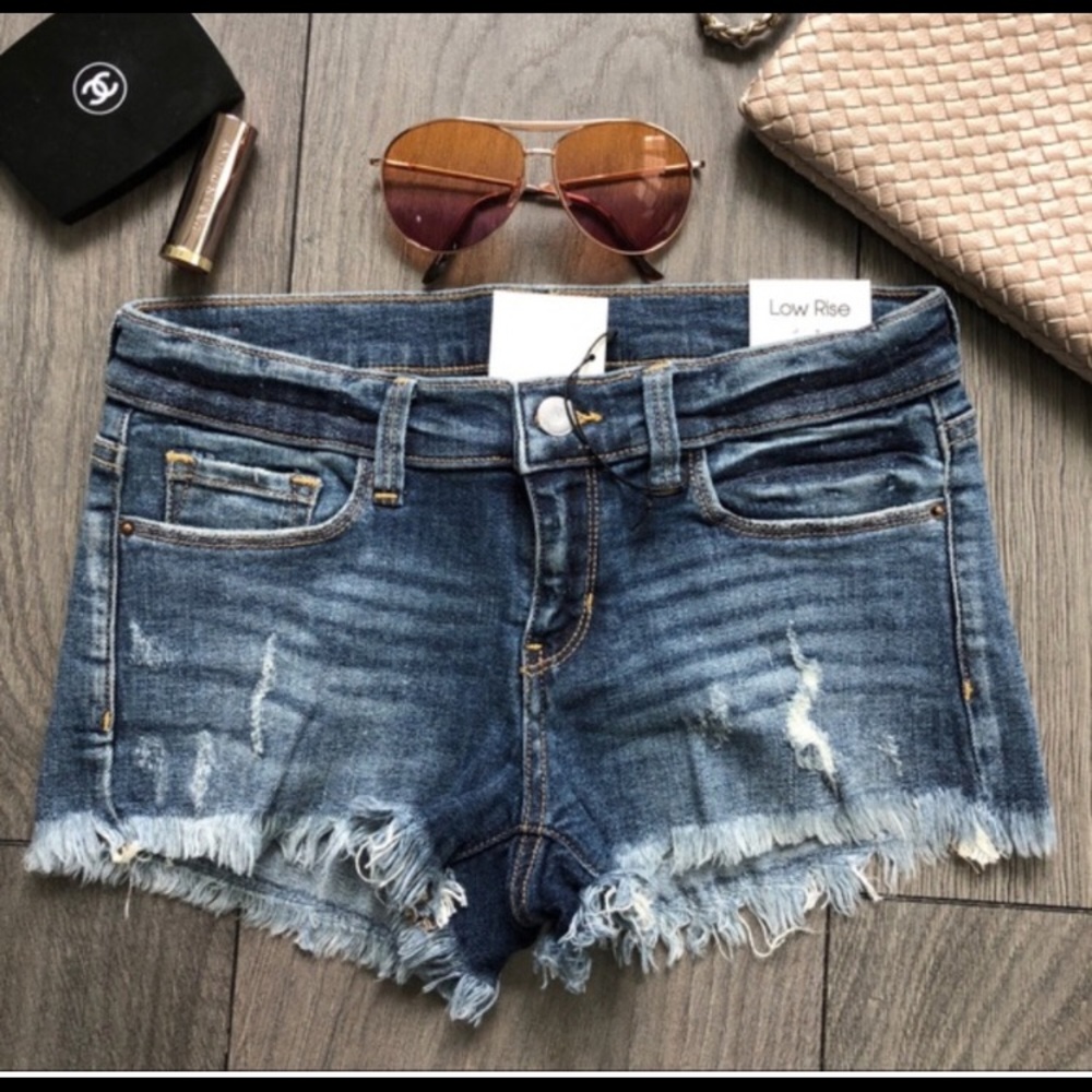 📢 NEW ITEM 📢 Distressed low rise shorts!